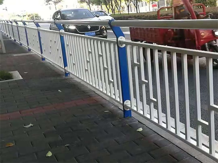人行道護欄