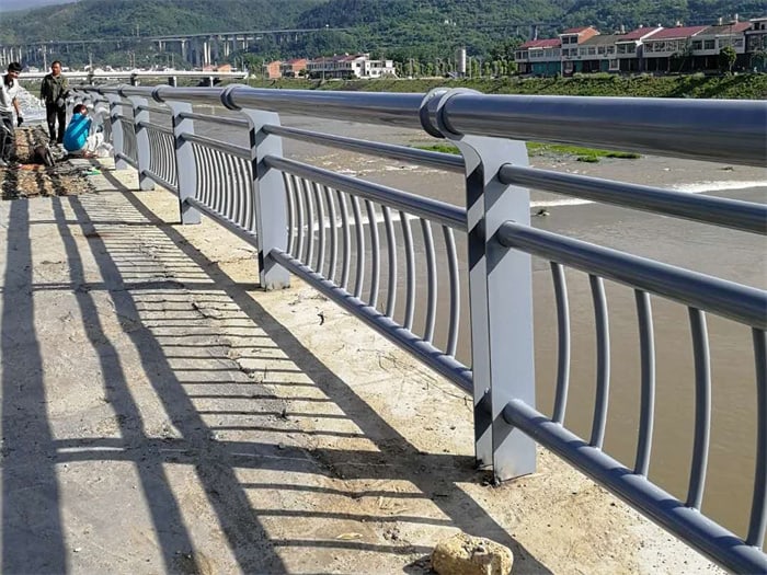 人行道護(hù)欄