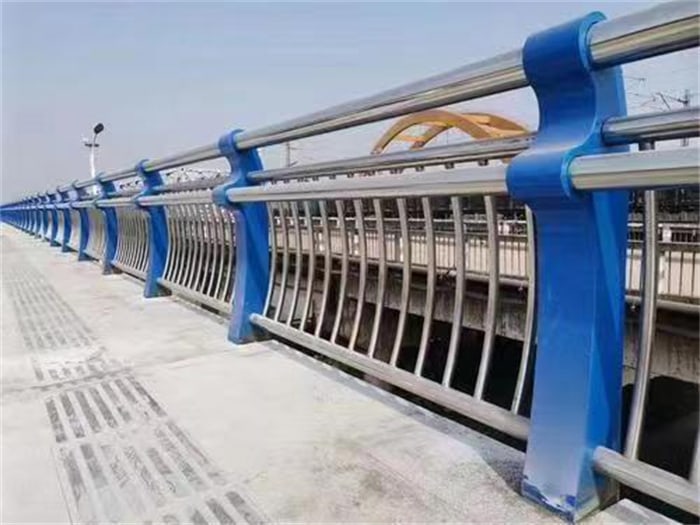 不銹鋼復(fù)合管護(hù)欄